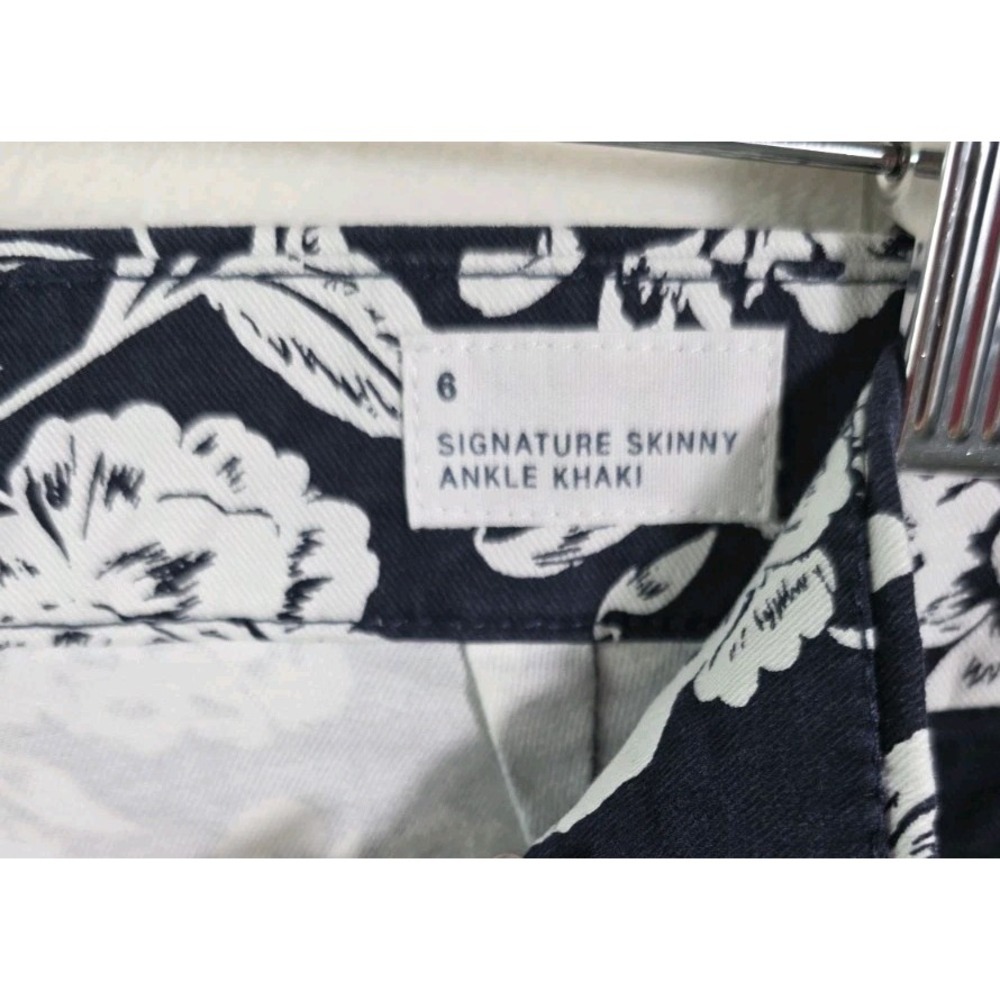 GAP Signature Skinny Ankle Khaki Floral Pants Women's Size 6 Navy White Stretch - Picture 5 of 12